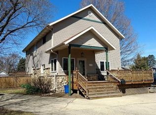 515 Center Cross St, Sycamore, IL 60178