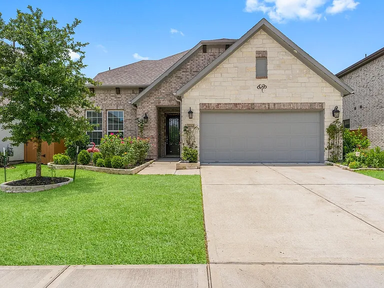 3850 Chapman Bluff Dr — Photo 1