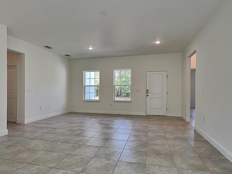 560 Marion Oaks Blvd — Photo 2