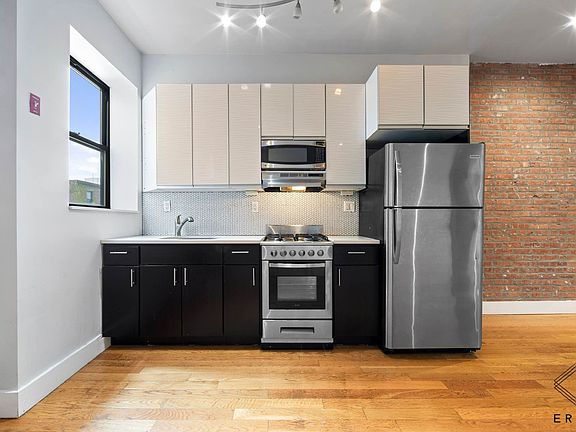 3rd image of 240 Madison St #2B