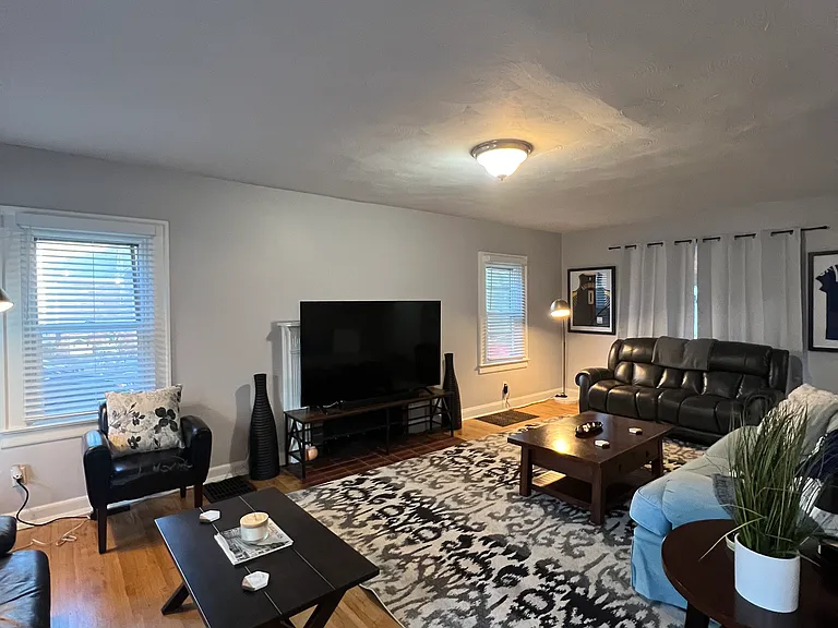 428 W 44th St — Photo 2