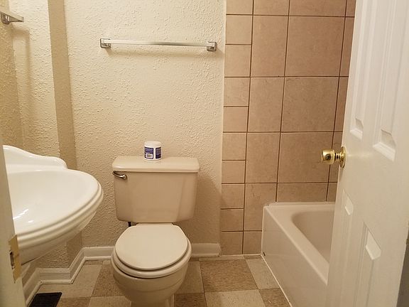5th image of 214 S Victory St #214