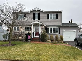 3889 Marilyn Dr, Seaford, NY 11783
