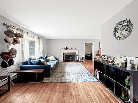 5th image of 7 Sharon Avenue