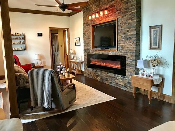 4th image of 1077 E Jacks Way