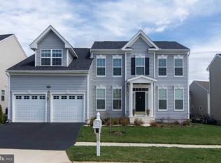 17724 Marbury St, Round Hill, VA 20141