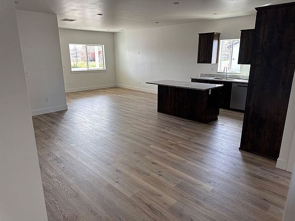 3rd image of 513 Wooton Way