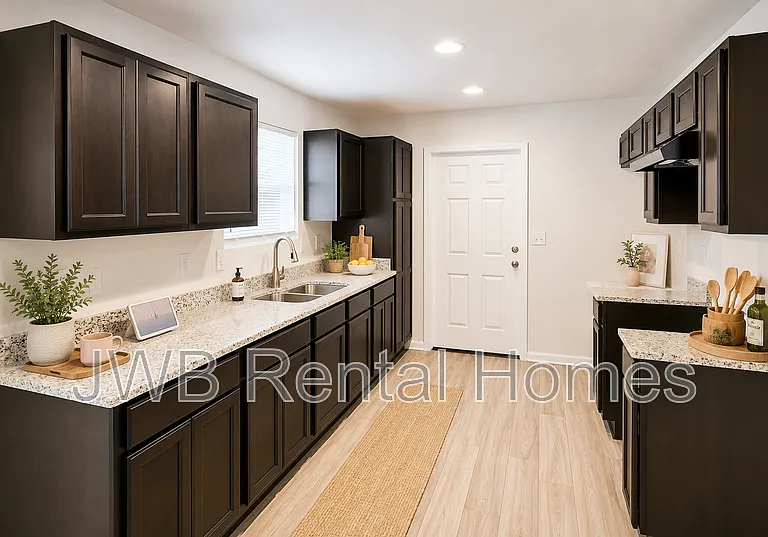 2091 Woodside St — Photo 3