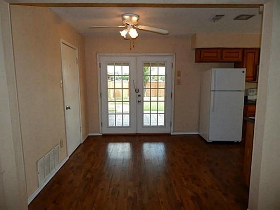 4th image of 2606 W Wentwood Dr