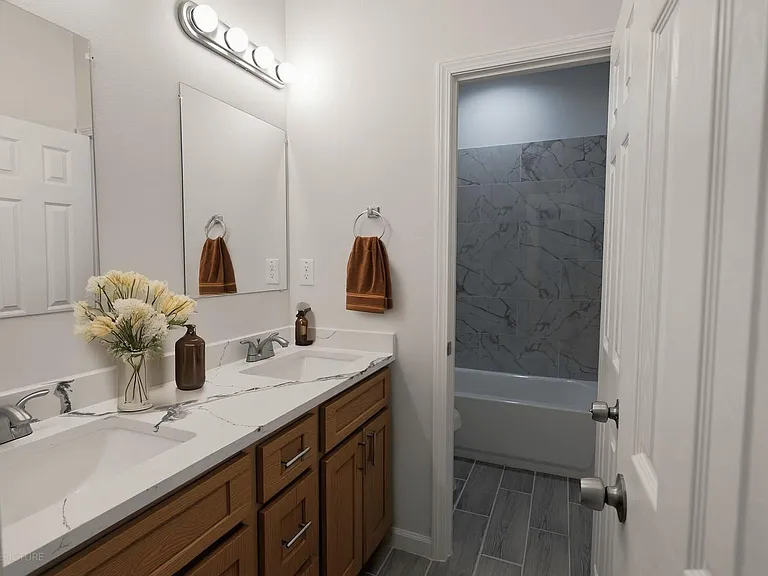 20733 Emerald St — Photo 12
