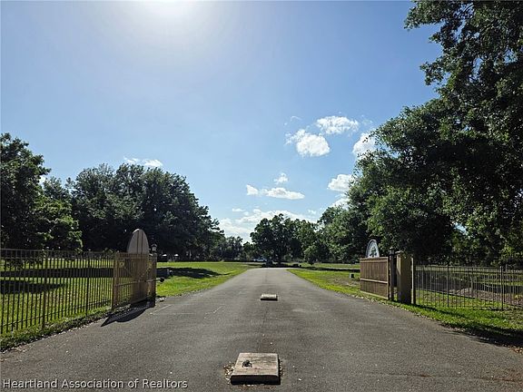 3rd image of 1048 Whispering Oaks Ct