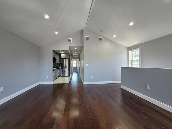 3rd image of 14528 123rd Ave Floor 2