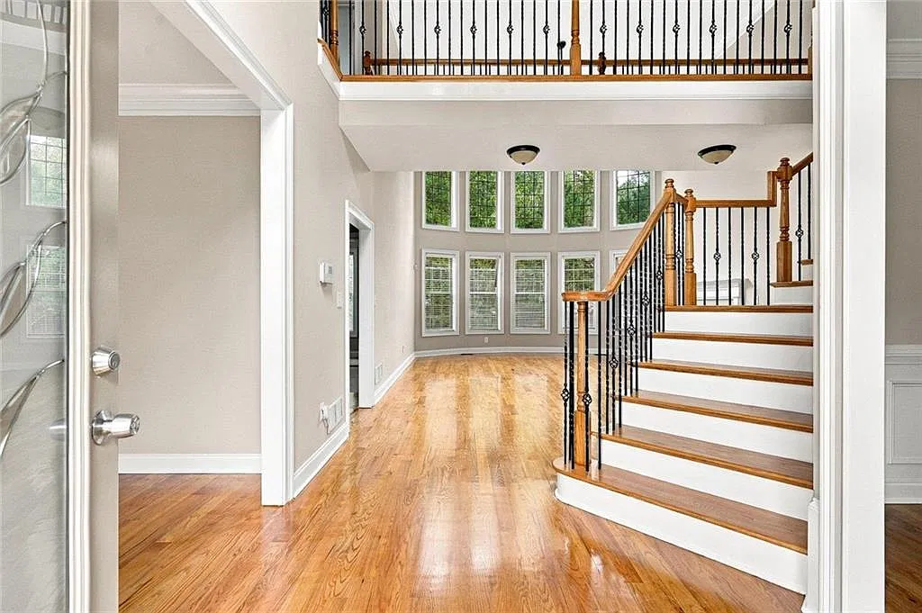 5 bed, 4.5 bath, 5860 sqft, $5,500 — Photo 4