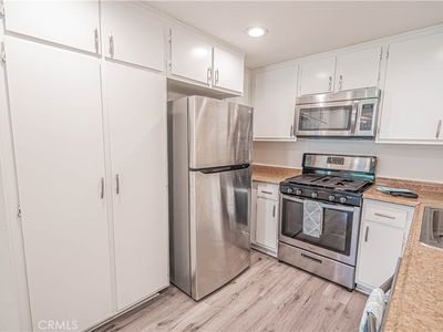 1342 E Hillcrest Dr Unit 17, Thousand Oaks, CA, 91362