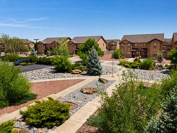 A well-maintained, landscaped community _ your everyday backdrop in Fountain.