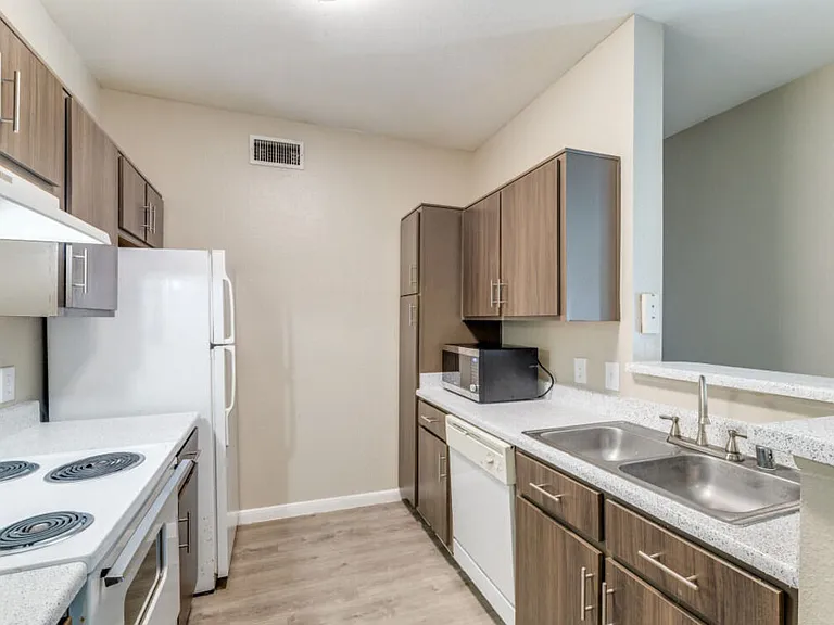 Farnham Park Apartments — Photo 11