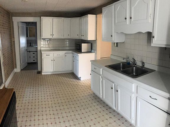 5th image of 114 Jackson St
