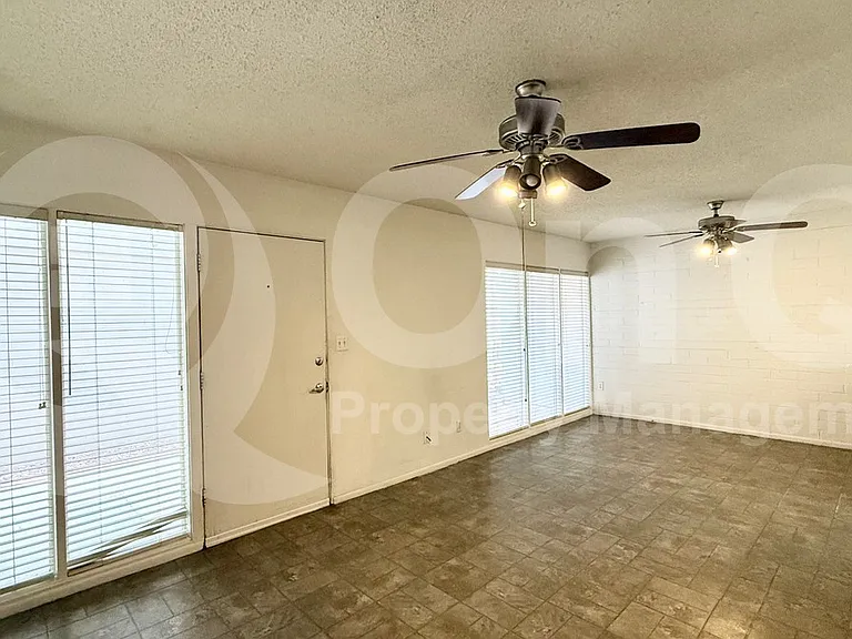 1828 W Tuckey Ln #11 — Photo 5
