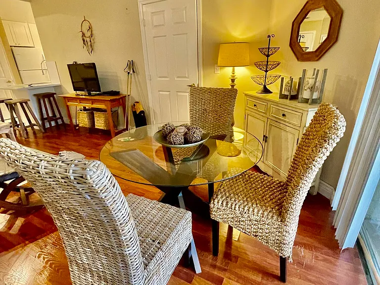 2060 Greenview Shores Blvd #303 — Photo 7