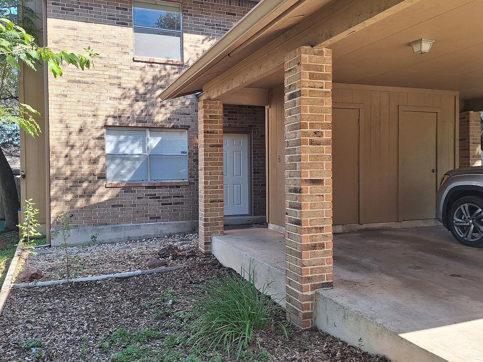 2 bed, 1.5 bath, 1064 sqft, $1,475 — Photo 2