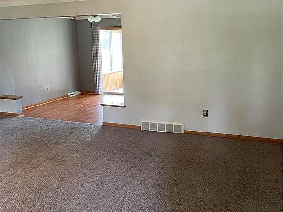 4th image of 650 Valley Dr