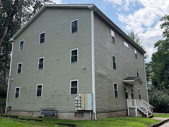 3rd image of 174 Locust St