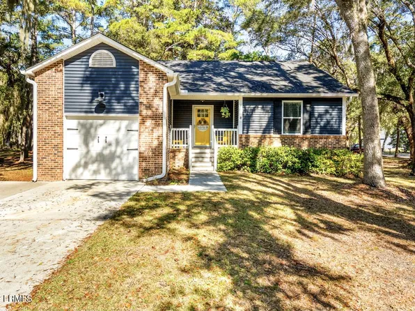 8 Arbor Ln, Saint Helena Island, SC 29920