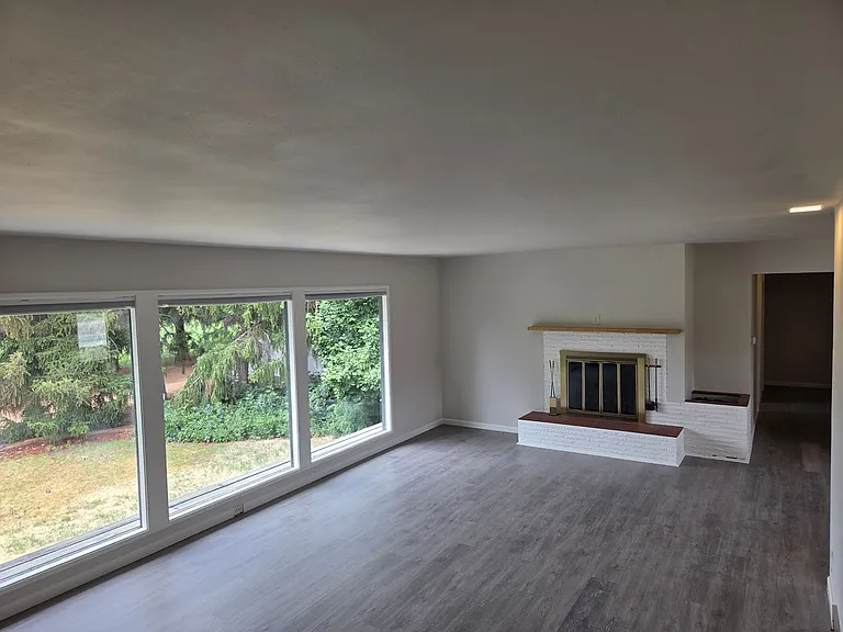 1530 Eastmont Ave — Photo 8
