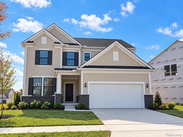635 Gretchen Ln, Saline, MI 48176