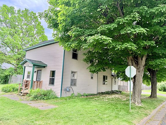 3rd image of 716 Lee Street