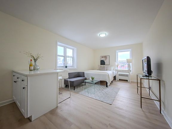 5th image of 165 Vroom St APT 4B