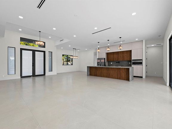 4th image of 621 NW 42nd Ave #621