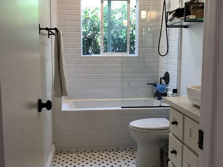 4415 Stewart Ave — Photo 4