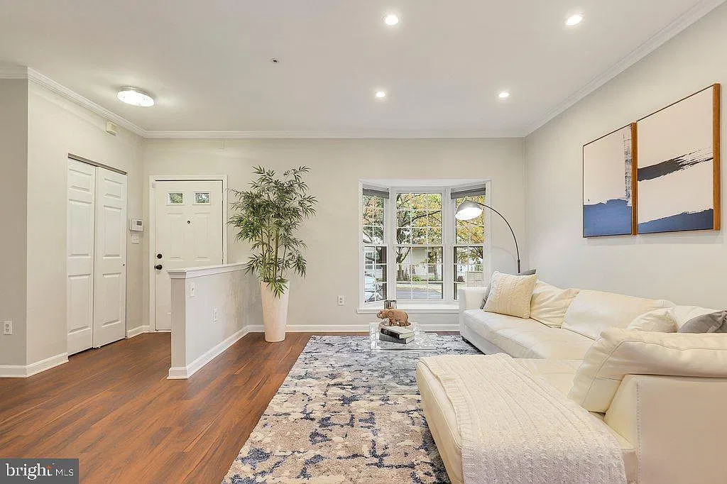 3 bed, 2.5 bath, 1980 sqft, $2,875 — Photo 2