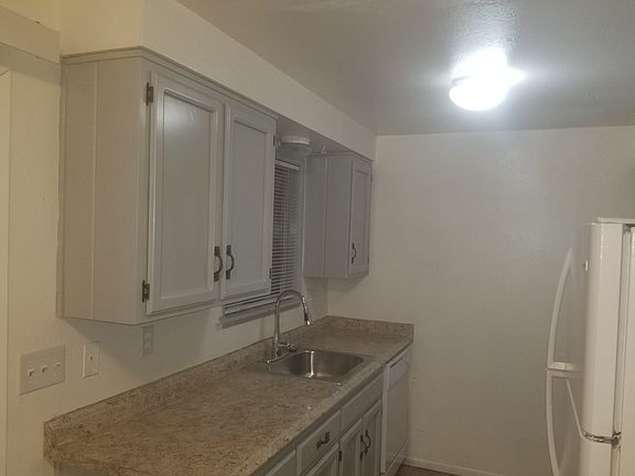 4th image of 110-116 SE Cleveland Ave #129-112