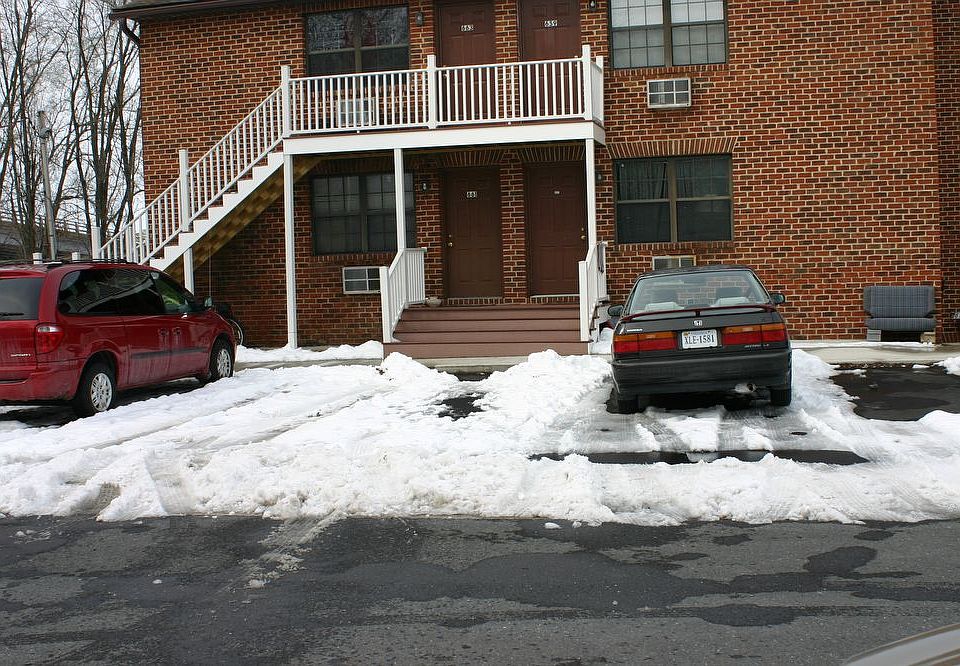 2nd image of 661 Kyle St