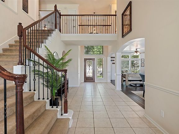 5th image of 327 Holly Branch Ln