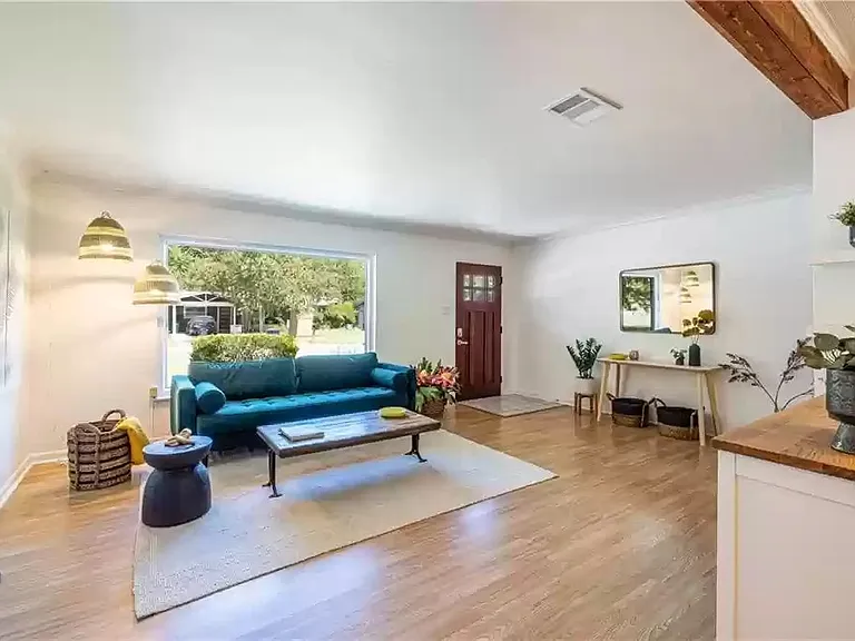 409 Wilmes Dr — Photo 1