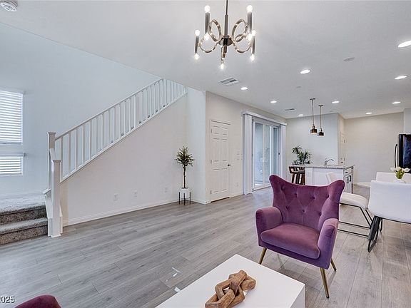 5th image of 712 Cottonwood Hill Pl