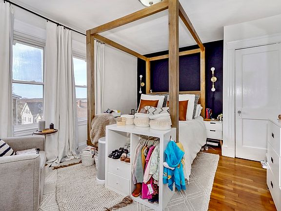 3rd image of 47-49 Gardner St #2