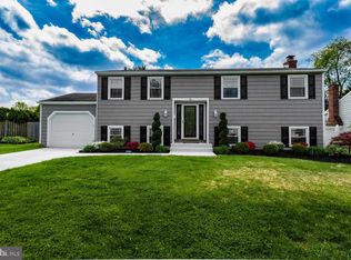 31 Cedar Creek Dr, Laurel Springs, NJ 08021