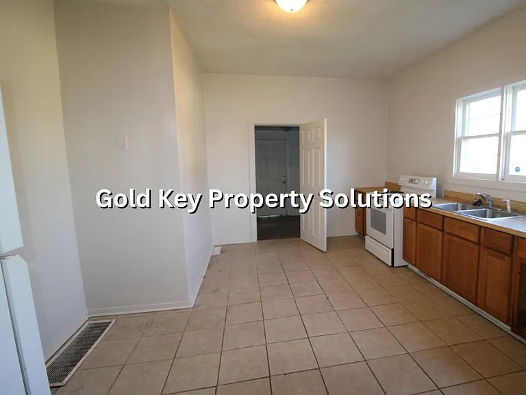 2223 Chase St — Photo 12