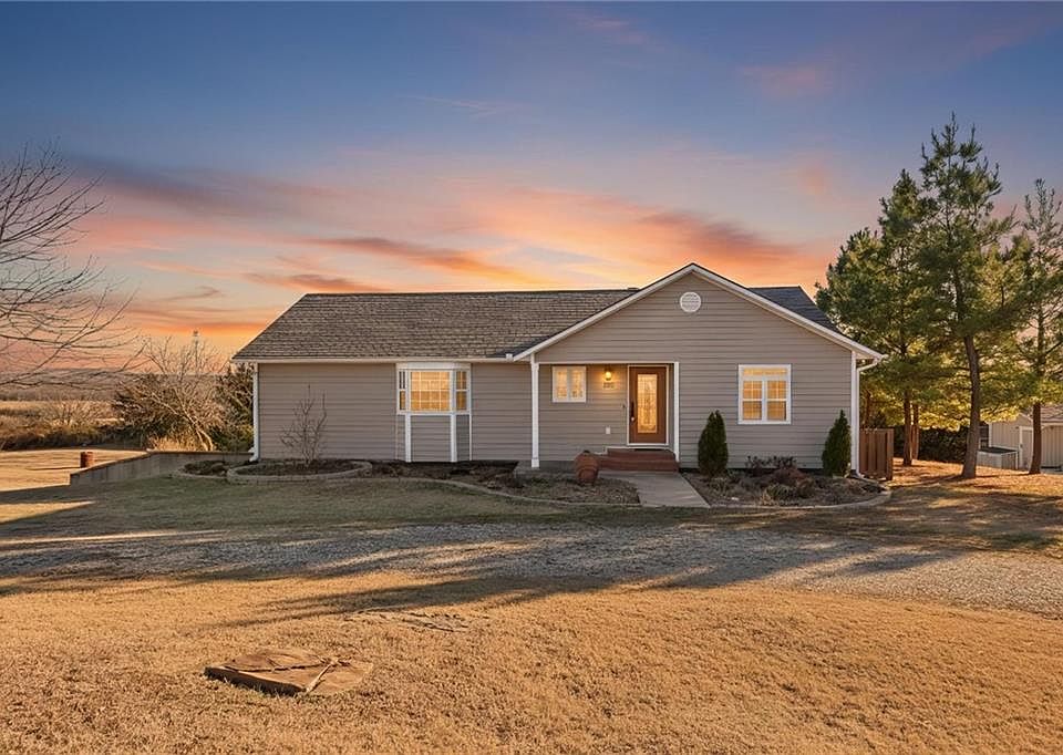 1st image of 220 Overlook Dr