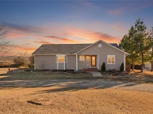 220 Overlook Dr, Caney, KS 67333