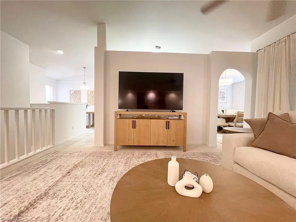 3 bed, 2.0 bath, 1611 sqft, $4,500 — Photo 3