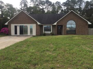 921 Highland Dr, Hinesville, GA 31313