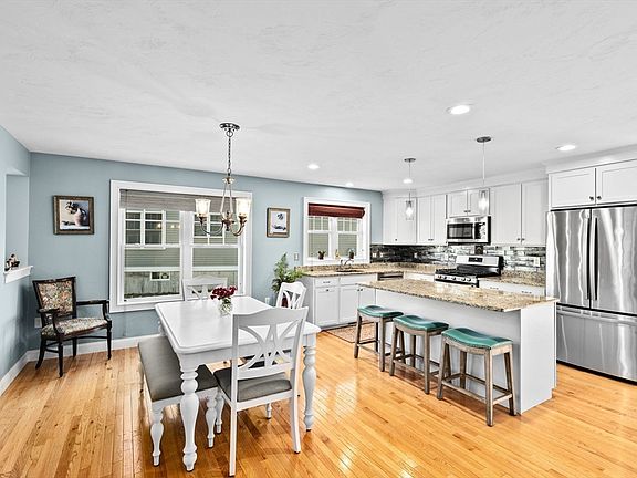 5th image of 32 Summersweet Cir #32