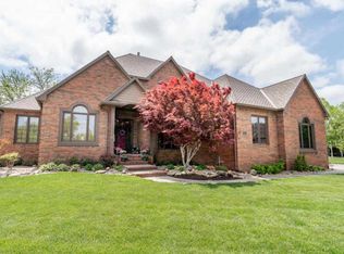 8201 N Meadow Pass Ct, Wichita, KS 67205