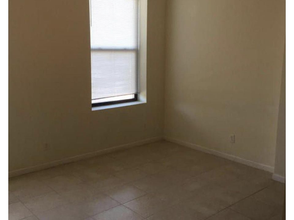 1st image of 192 Bay St