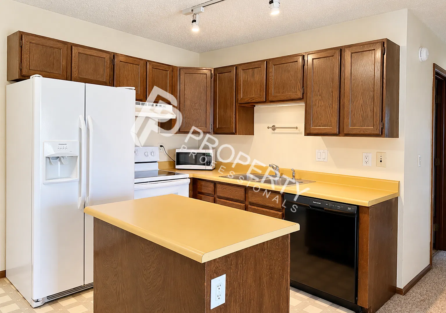 2 Bedroom Condominium in Rifle — Photo 2